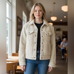 Vintage Levi’s shearling trucker jacket.  Size M